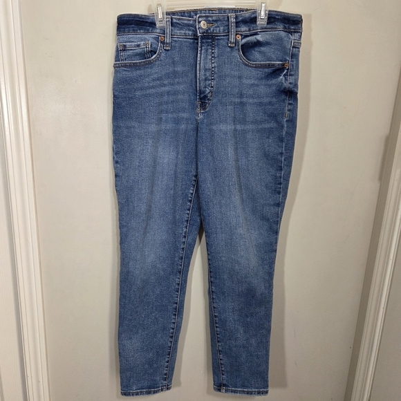 ⭐️Old Navy High Rise Extra Stretch Blue Jeans Size 10 - Picture 1 of 5